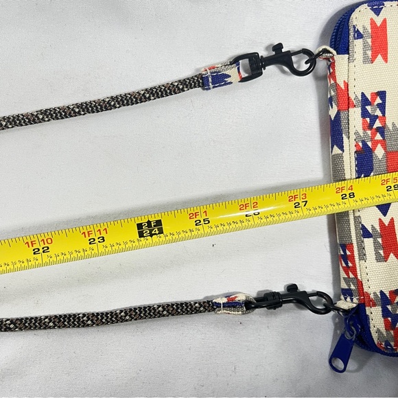 Kavu Go Time Crossbody Wallet Zip Around Aztec EUC - Picture 8 of 8